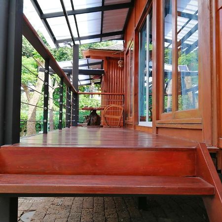 Wood House Pattaya Hotell Exteriör bild