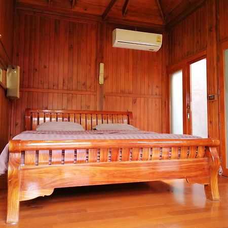 Wood House Pattaya Hotell Exteriör bild