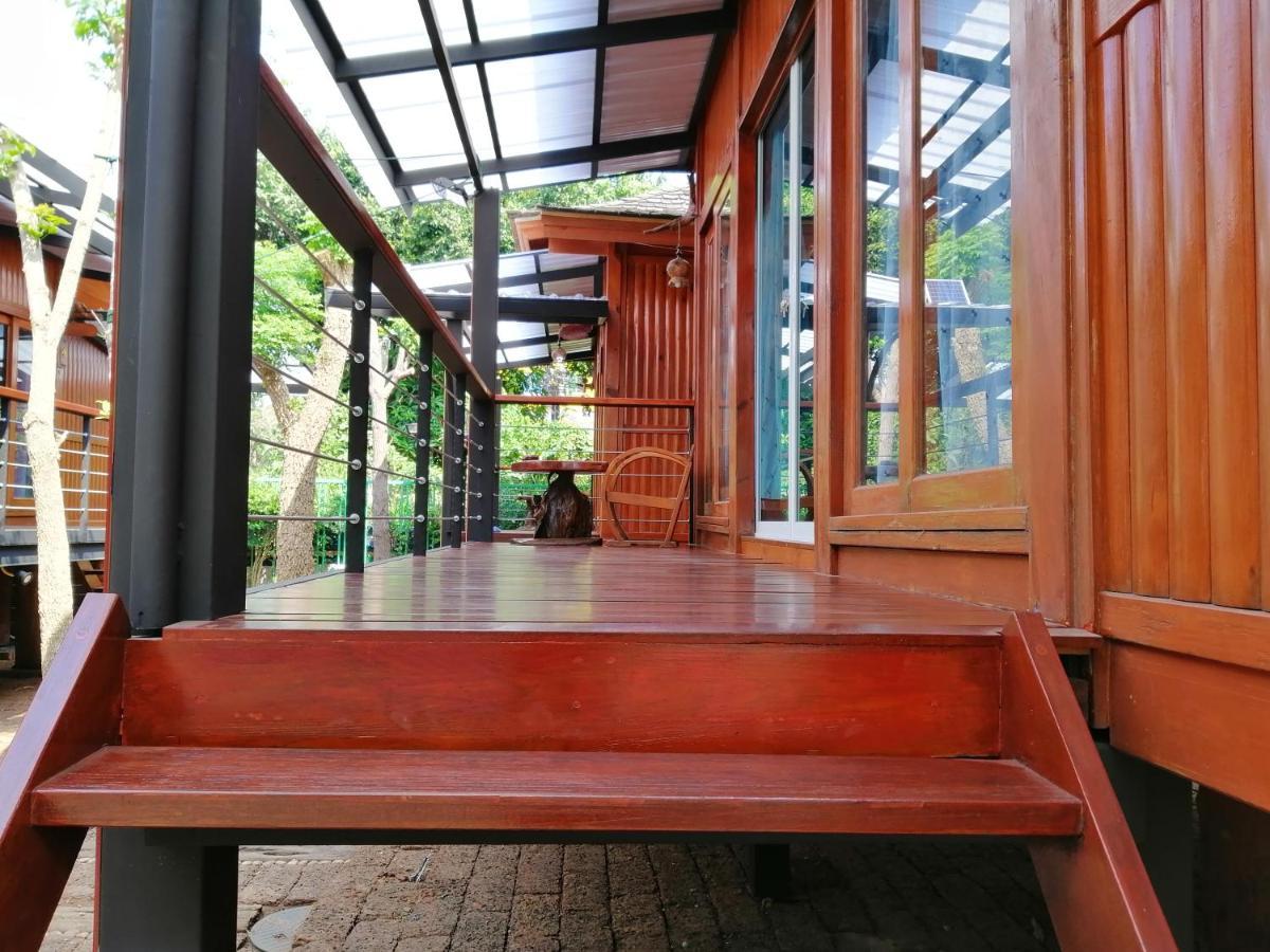 Wood House Pattaya Hotell Exteriör bild