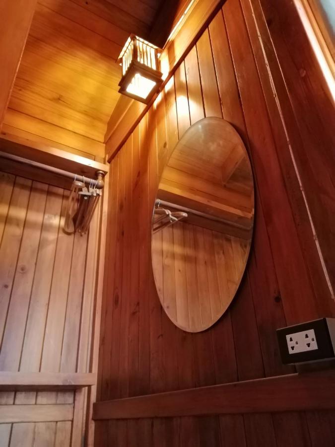 Wood House Pattaya Hotell Exteriör bild