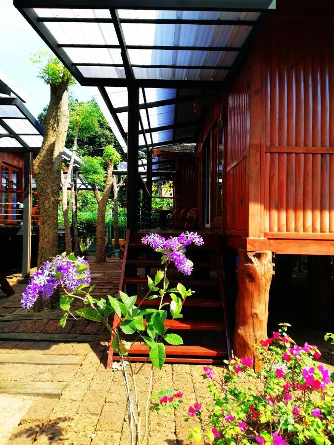 Wood House Pattaya Hotell Exteriör bild