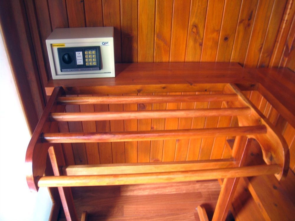 Wood House Pattaya Hotell Exteriör bild