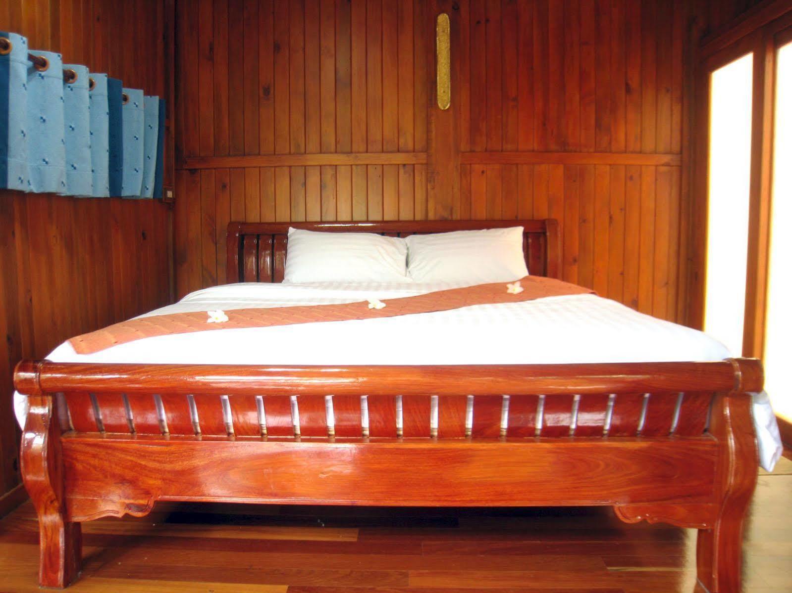 Wood House Pattaya Hotell Exteriör bild