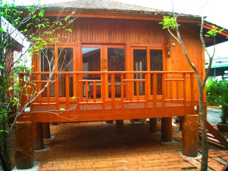 Wood House Pattaya Hotell Exteriör bild