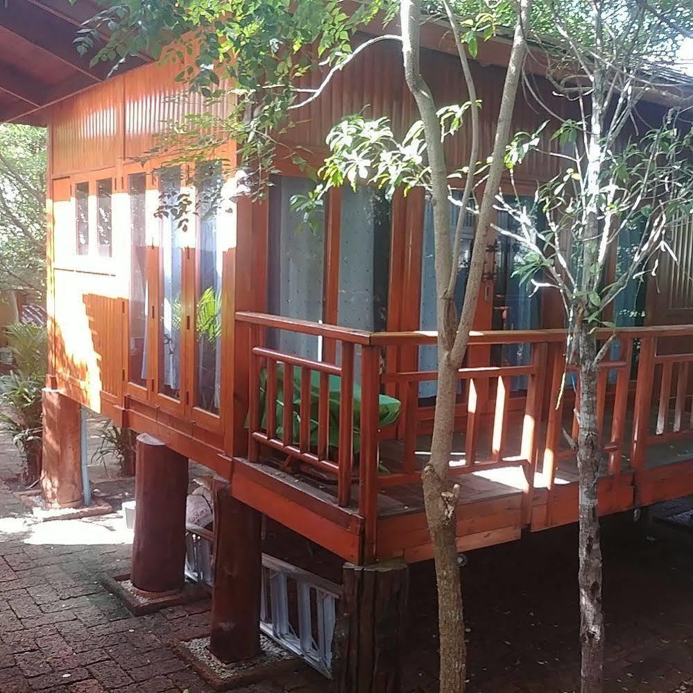 Wood House Pattaya Hotell Exteriör bild
